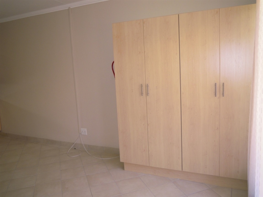 1 Bedroom Property for Sale in Langenhovenpark Free State